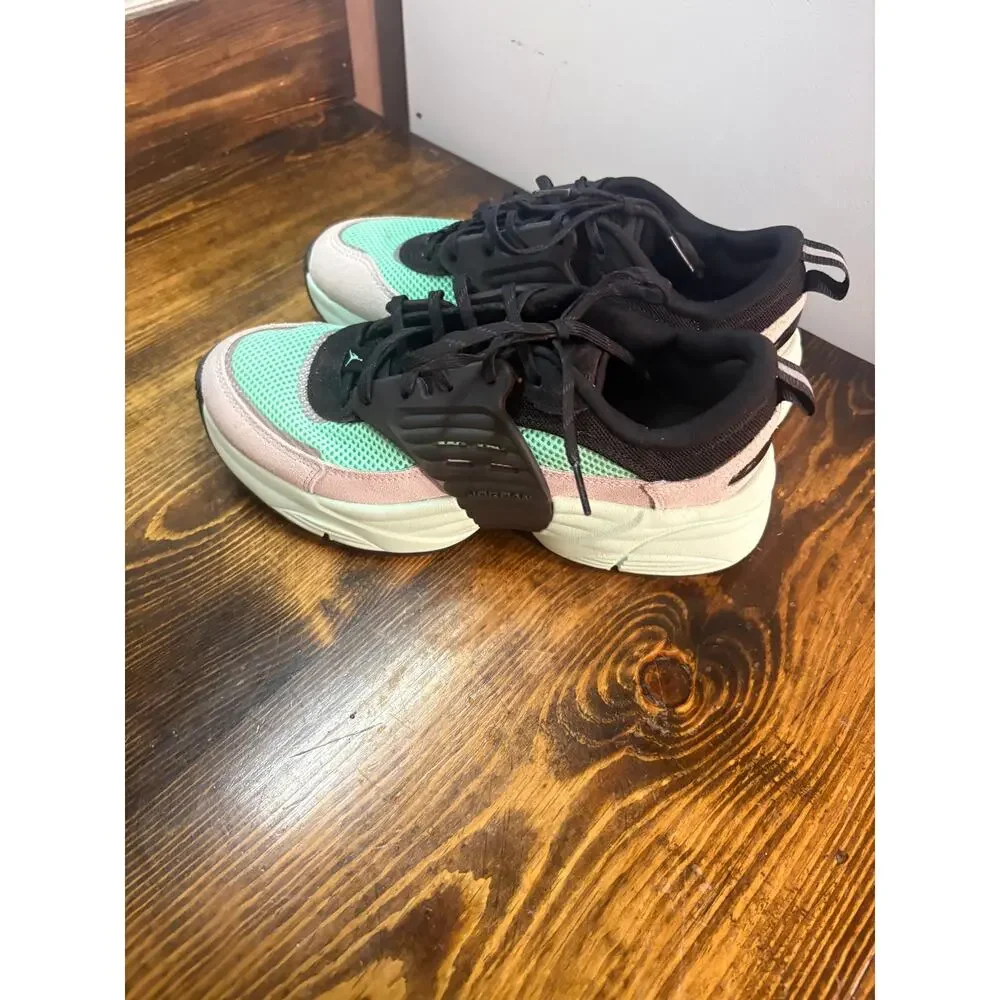 Jordan’s teal and black sneakers size 7Y